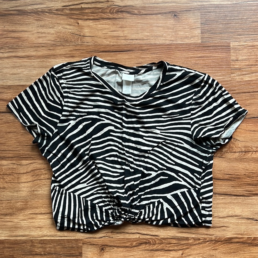 H&M cropped zebra shirt